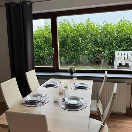 95qm Fuer 6, 3 Schlafzimmer, Ruhig & Stadtnah, Parkplatz *