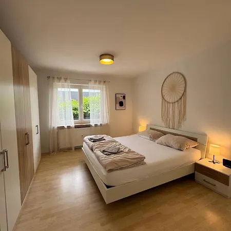 95qm Fuer 6, 3 Schlafzimmer, Ruhig & Stadtnah, Parkplatz