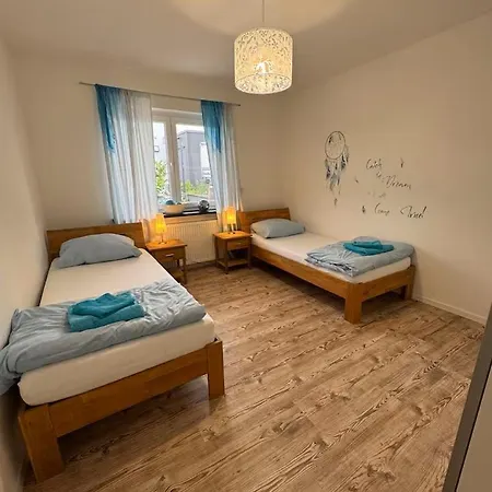 95qm Fuer 6, 3 Schlafzimmer, Ruhig & Stadtnah, Parkplatz *